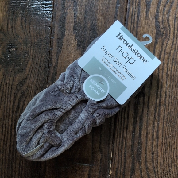 BROOKSTONE I NWT Charcoal Grey Nap Super Soft Fleece Footies Slippers, O/S - Picture 1 of 12
